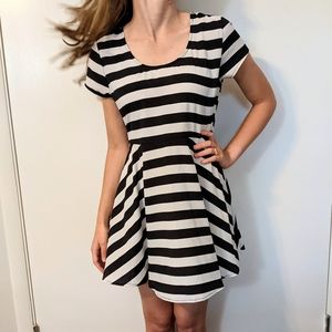 SHOW ME YOUR MUMU Chaplin Black White Stripe Skater Sleeve Dress Size Small